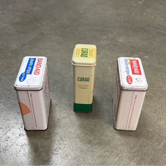 Vintage Johnson & Johnson Band-Aid & Curad Metal Hinged Tin Boxes - Picture 4 of 11
